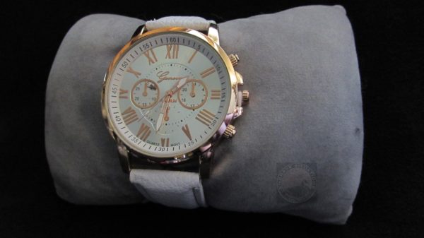 Woman's Geneva Watch - Image 22